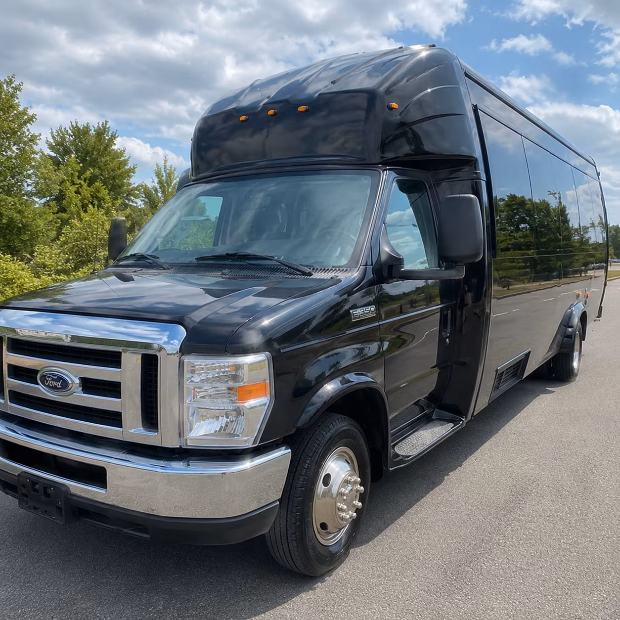 Dayton Birthday, Sweet 16, & Quinceañera Transportation party bus exterior